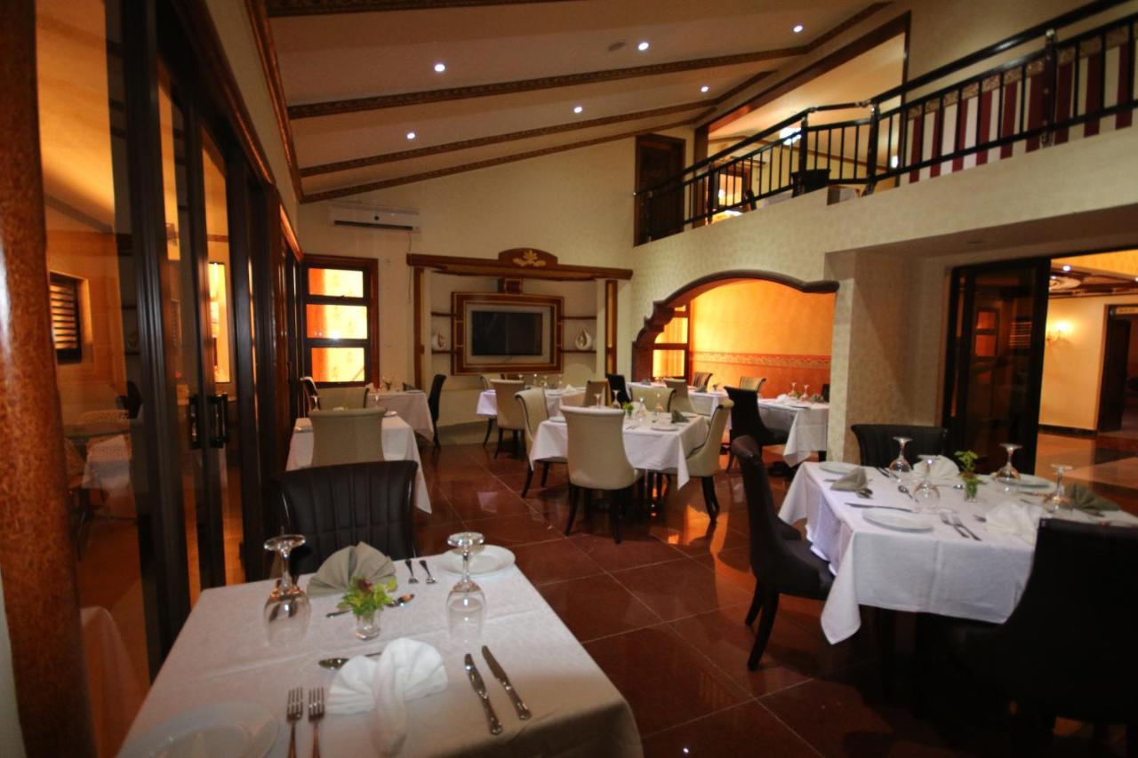 לובומבאשי The Big 5 Hotel, Lodge & Camp מראה חיצוני תמונה