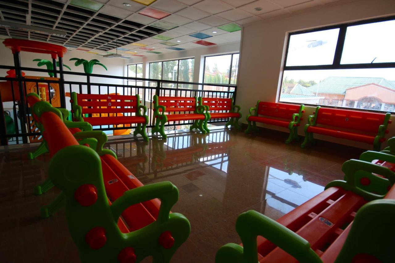 לובומבאשי The Big 5 Hotel, Lodge & Camp מראה חיצוני תמונה