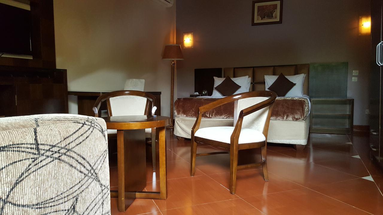 לובומבאשי The Big 5 Hotel, Lodge & Camp מראה חיצוני תמונה